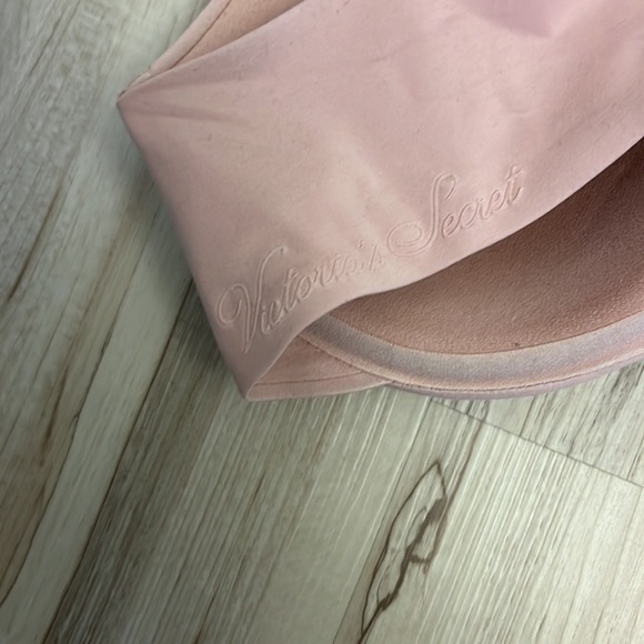 Victoria’s Scret Bra - Picture 2 of 5